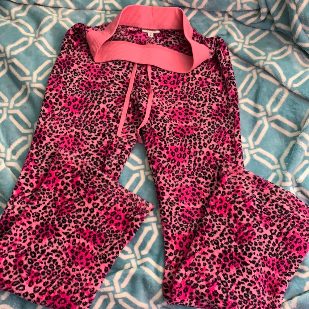Woman Cheetah print pajama bottoms